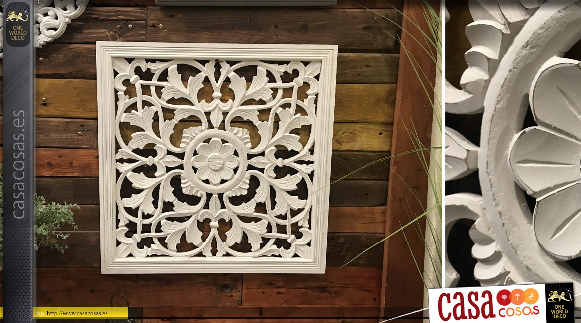 Adorno de madera tallada en forma de cuadrado, acabado blanco envejecido con flor central, 60cm