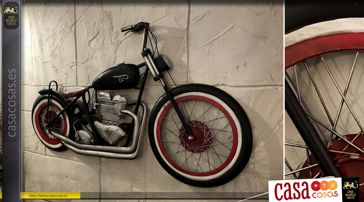 Motocicleta de pared de metal grande, acabado carbón cromado y rojo, ambiente de taller, 98cm