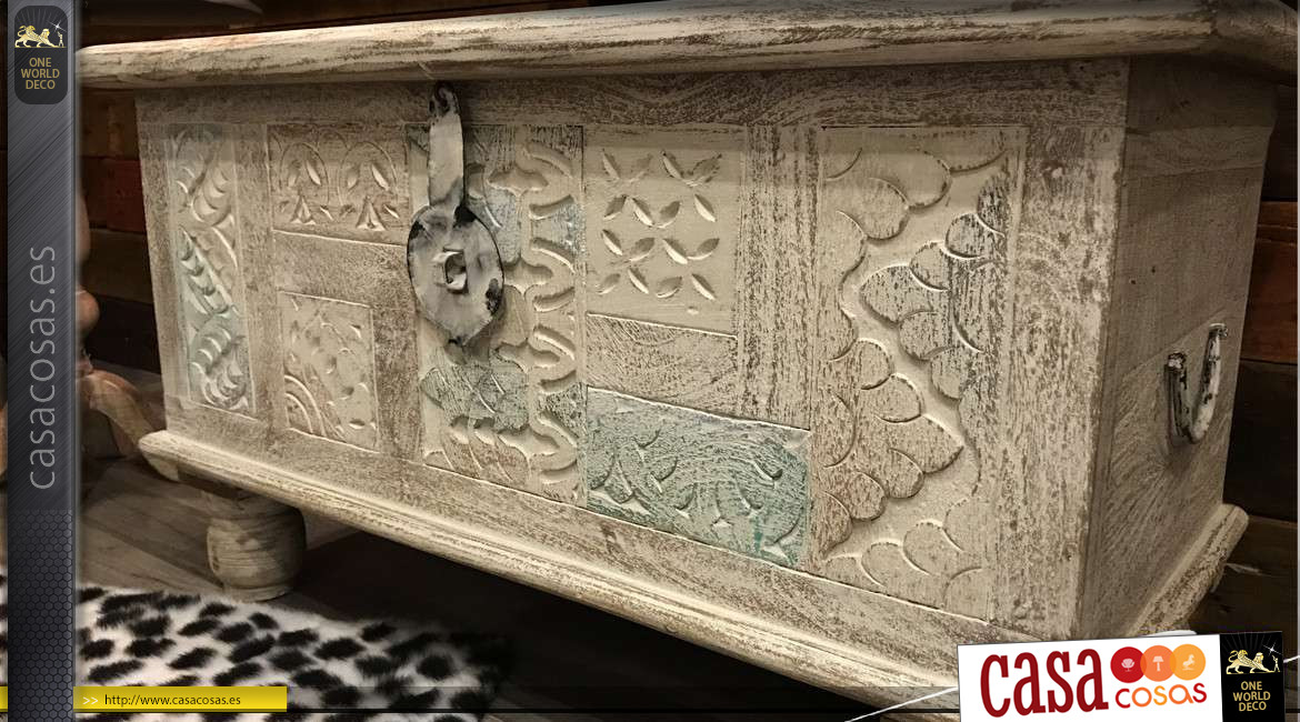 Cofre en madera maciza de mango, acabado blanco desgastado con esculturas de espíritu Inca, asas laterales, 80cm