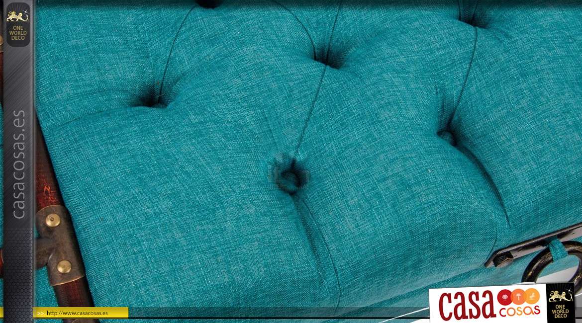 Extremo de cama tapizada de tela turquesa