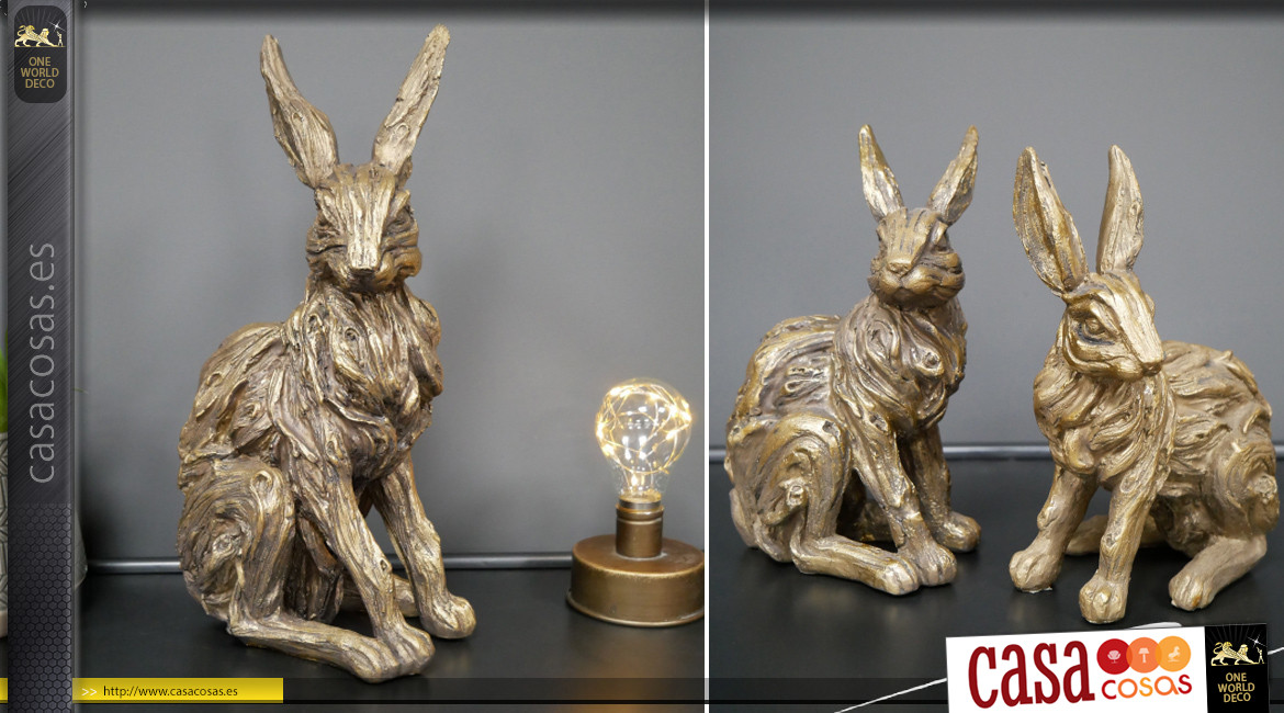 Serie de dos estatuillas de resina que representan dos conejos salvajes, acabado dorado con efecto de pátina antigua, 19cm