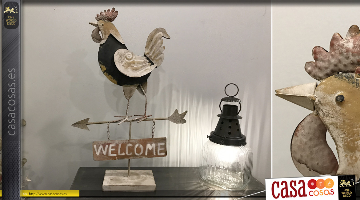 Animal decorativo en metal, gallo en objeto retro del estilo del