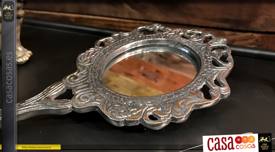 Espejo de mano en metal acabado cromado envejecido, ambiente barroco antiguo, 25cm