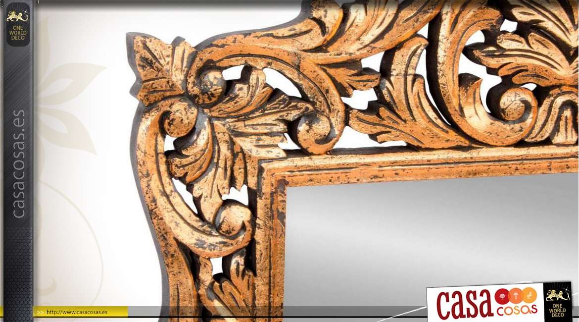 Espejo barroco de madera dorada y envejecido tallado y calado 136 cm