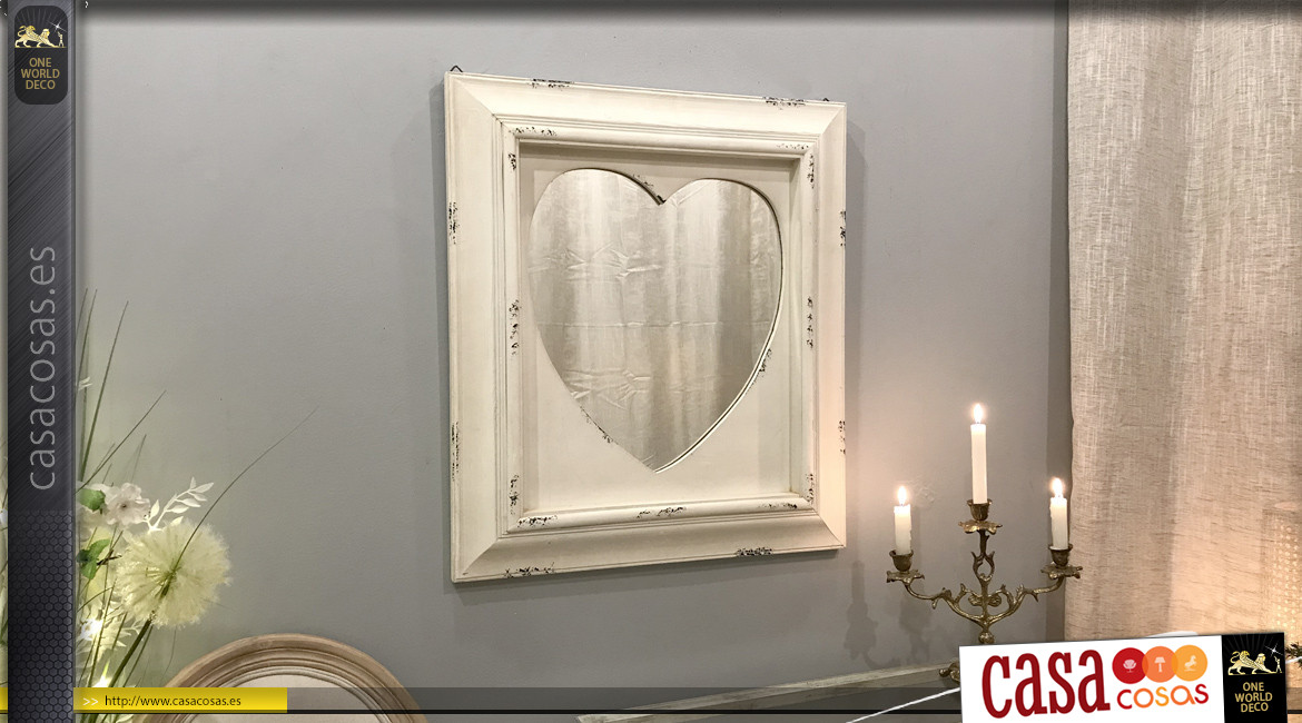 Espejo cuadrado de madera con forma de corazón en el centro, estilo romantico-chic