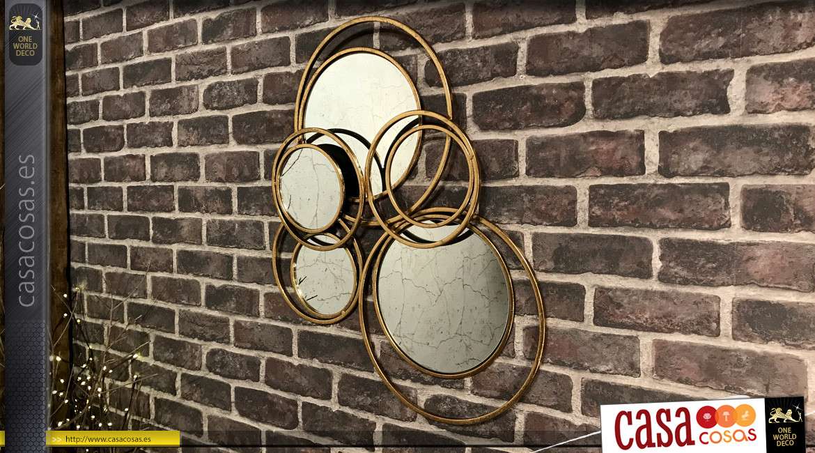 Espejo en metal acabado oro viejo, círculos entrelazados y superpuestos, estilo de diseño moderno, 59cm