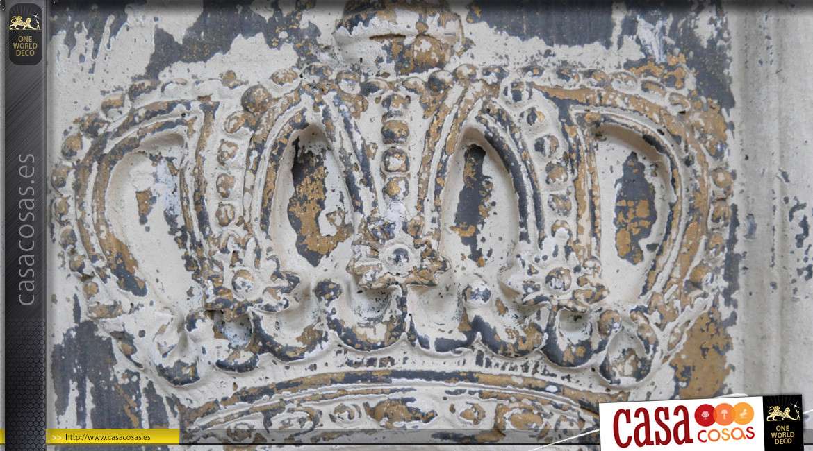 Panel decorativo de madera con corona en relieve en el centro, acabado antiguo con efecto desgastado pronunciado, reflejos crema dorados y grises, 50cm