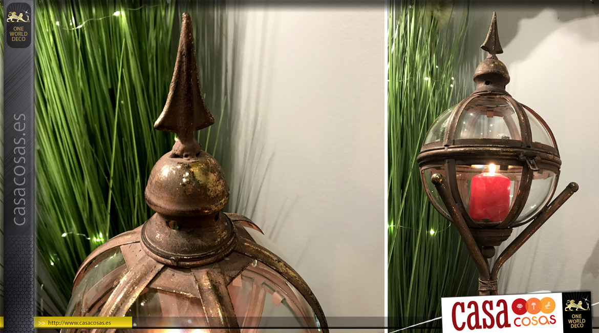 Farol original sobre trípode de metal y cristal, forma esférica con acabado marrón antiguo y reflejos dorados, 90cm