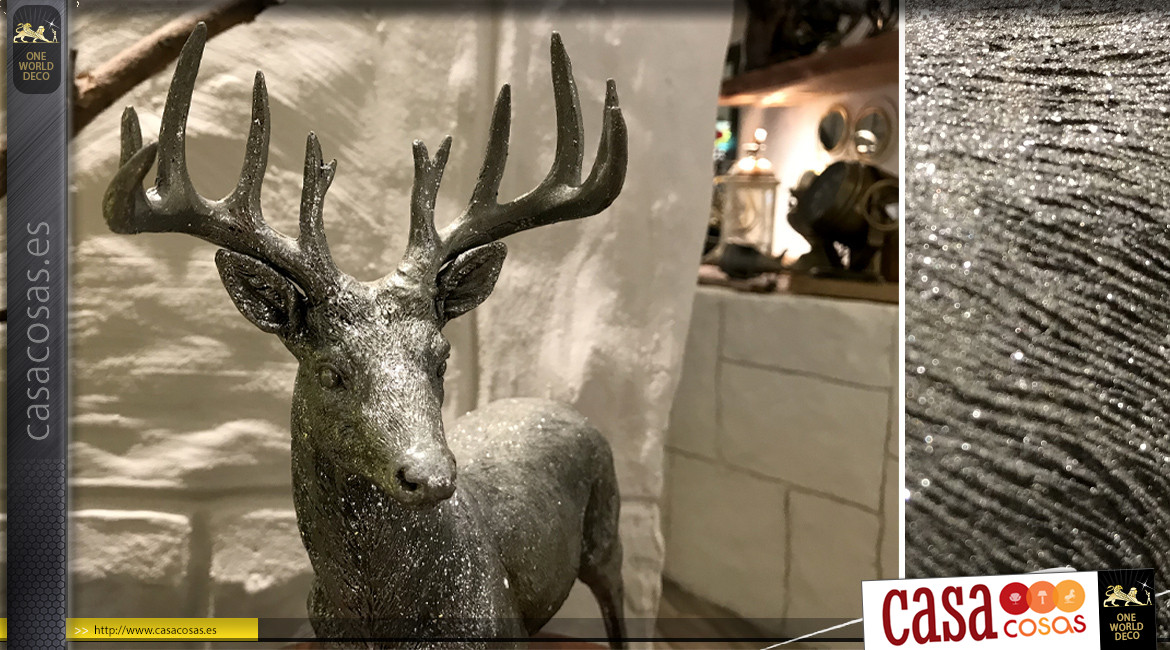 Estatuilla de resina de un ciervo en acabado plata brillo con efecto envejecido, 35cm