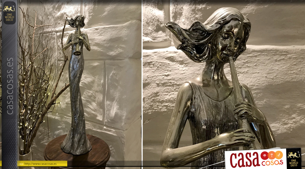 Gran estatua de resina de una ninfa con clarinete, acabado plateado envejecido con reflejos brillantes, 79cm