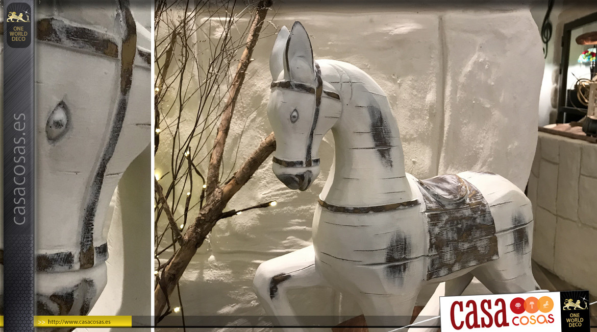 Representación de un caballo en resina blanqueada, acabados desgastados, estilo madera tallada antigua, 45cm
