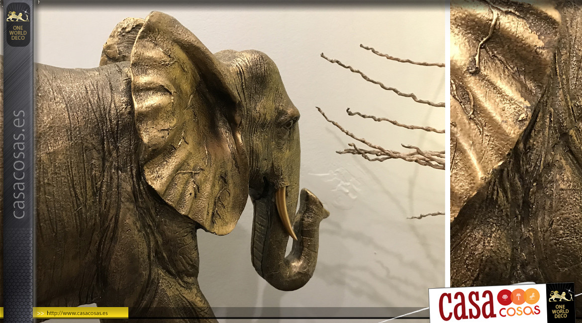Representación de un elefante de pie, en resina con acabado dorado con reflejos de cobre viejo