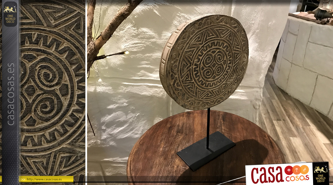 Trofeo en madera de suar real, tallado y teñido de marrón antiguo con motivos étnicos, 33cm