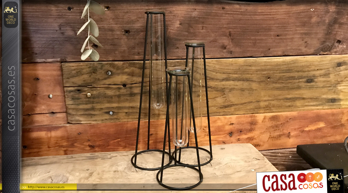 Serie de tres jarrones de vidrio y metal, ambiente elegante y contemporáneo, 31cm.