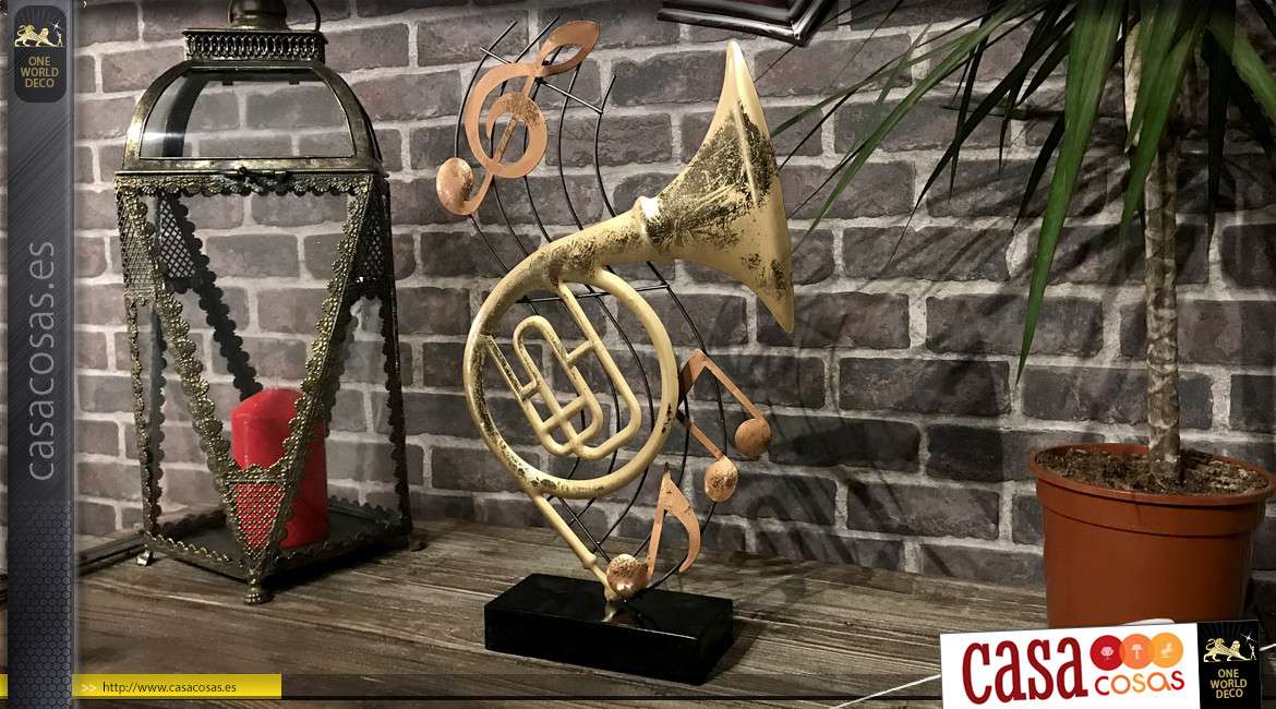 Trofeo decorativo sobre tema musical con instrumentos, fondo de duela de teoría musical, en metal, 46cm
