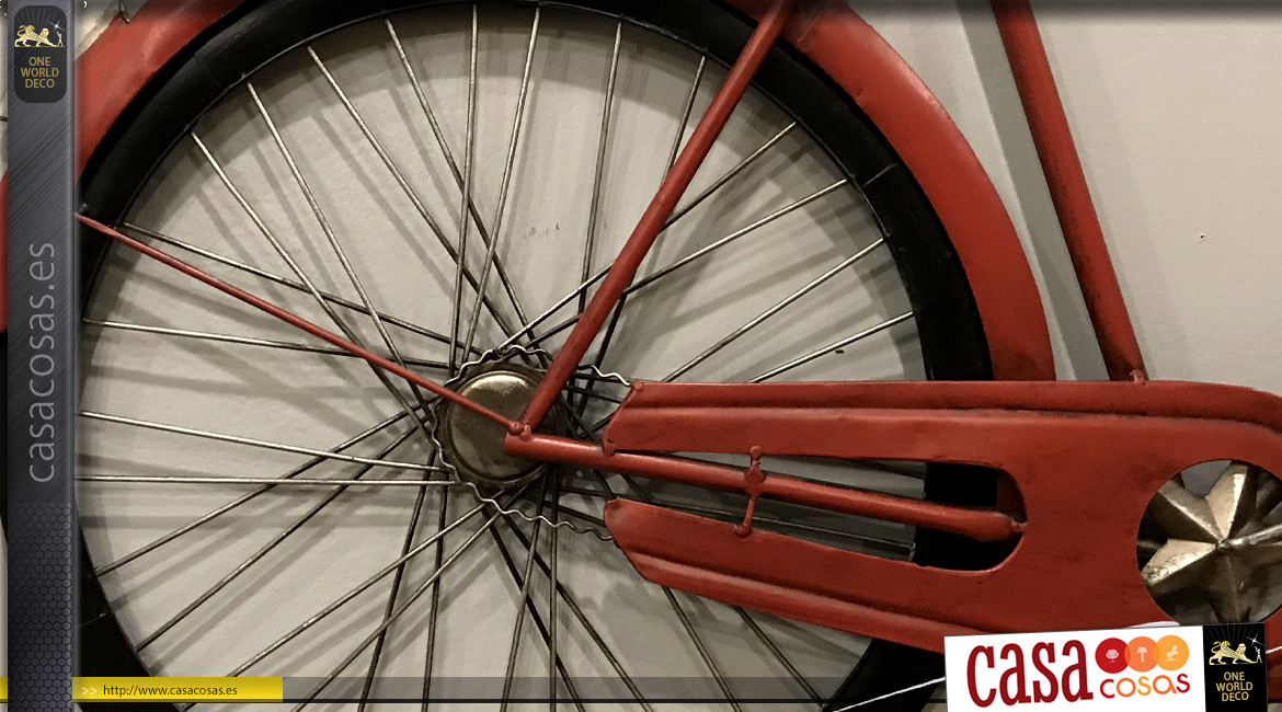 Bicicleta de pared grande en metal acabado rojo envejecido, ambiente vintage, 102cm