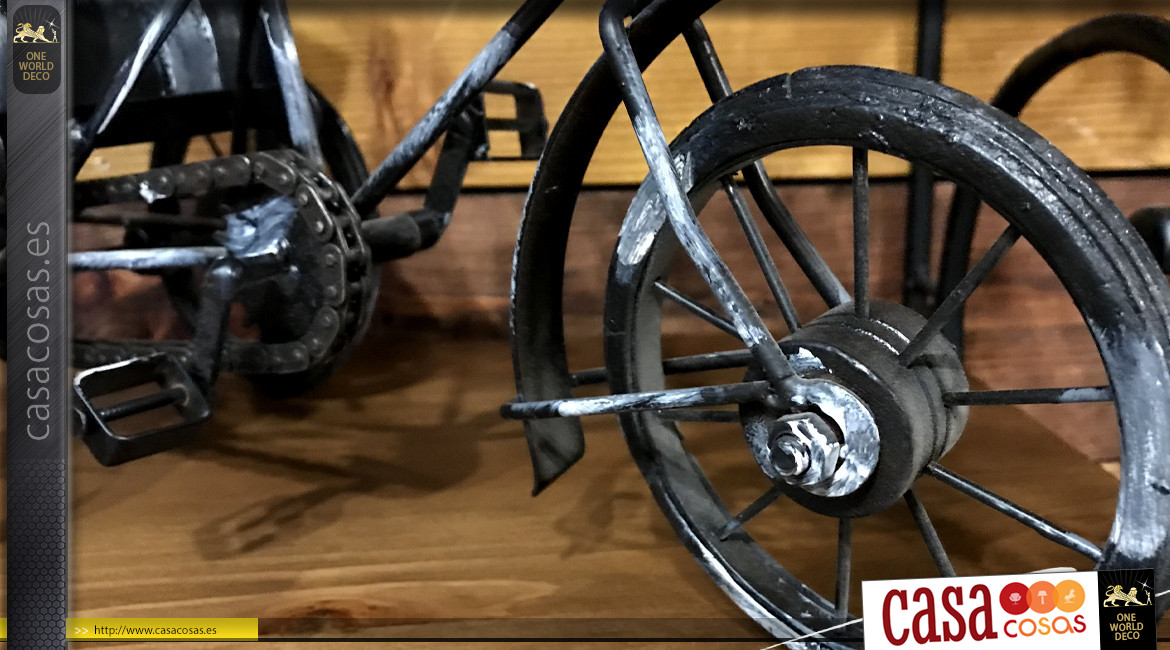 Miniatura de triciclo en metal envejecido y blanqueado 33 cm