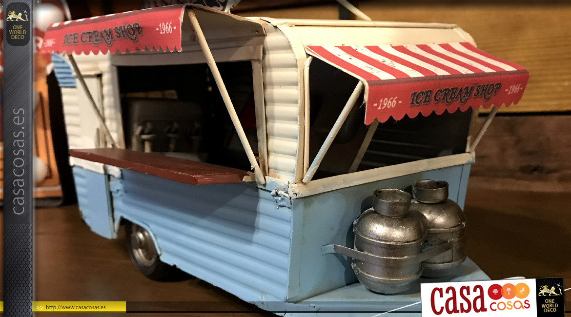 Representación de un food truck de metal / heladería, modelo en miniatura con acabados antiguos, 27cm