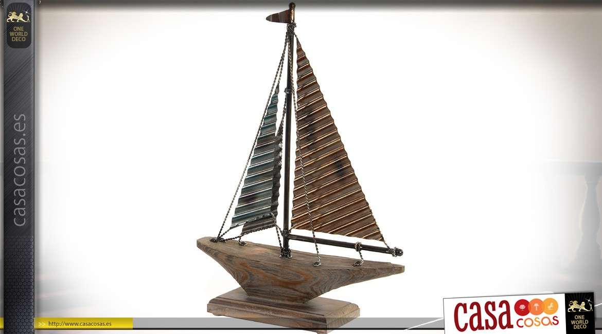 Modelo decorativo estilizado en la base de un velero de madera y metal 46 cm