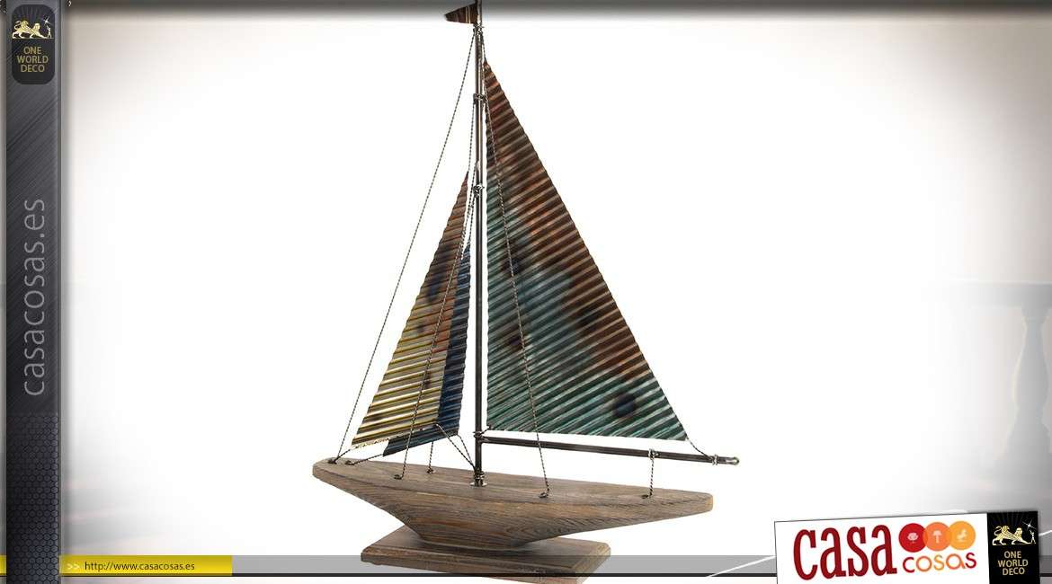 Modelo estilizado en madera y efecto de metal velero iridiscente 78 cm