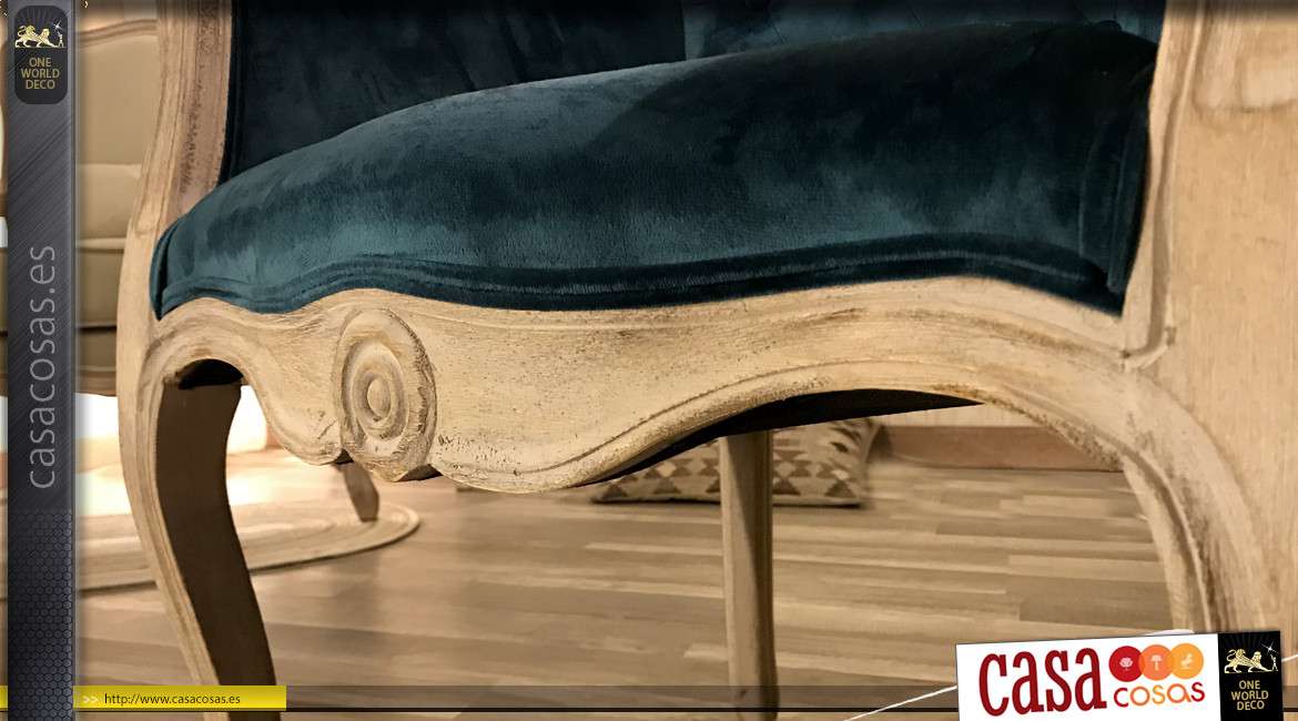 Sillón de estilo Luis XV en madera clara blanqueada y terciopelo con acabado ClassicBlue
