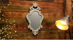 Espejo de pared de madera tallada, espíritu barroco, acabado blanqueado, 56cm