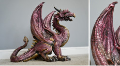 Escultura de dragón de resina en color rosa metalizado y acabado oro viejo, ambientación de cuentos y leyendas, 56cm