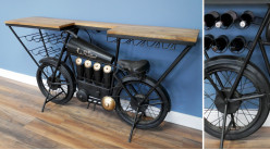Antigua moto convertida en mueble bar de metal y tapa de mango macizo, con barandillas de cristal y espacio para botellas, 169cm