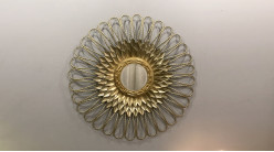 Espejo con decoración dorada de la pared de la flor estilizada Ø 80 cm