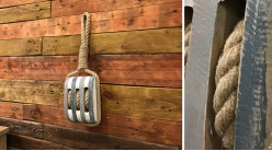 Tope de puerta en forma de polipasto marino antiguo en madera y cuerda
