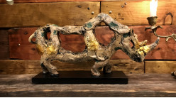 Representación de un rinoceronte efecto escultura de madera flotante, ambiente elegante y contemporáneo, 40cm