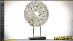 Trofeo de resina con efecto madera tallada, mandala brillante y espejado, atmósfera elegante y luminosa, 51cm
