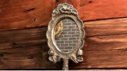Espejo de mano en metal acabado aluminio envejecido, modelo de bolsillo estilo barroco, 21cm