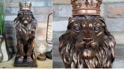 Gran representación de un majestuoso león en resina, acabado bronce cobrizo brillante, coronado e imperial, 54cm