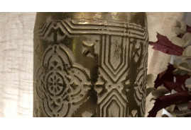 Gran jarrón alto de metal con acabado blanco y dorado, efecto mosaico antiguo, Ø14cm / 92cm