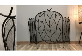 Salvachispas de metal de tres lados, ambiente de hierro forjado con acabado en negro carbón, motivos vegetales, 115 cm abierto