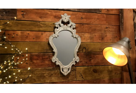Espejo de pared de madera tallada, espíritu barroco, acabado blanqueado, 56cm