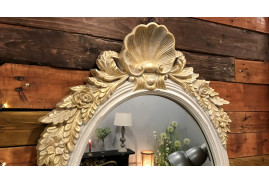 Espejo de pared de madera y resina de estilo barroco, carcasa frontal y adornos laterales con acabado dorado envejecido, 94cm
