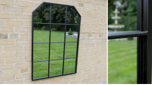 Espejo ventana grande con marco de metal, acabado negro carbón, ambiente moderno de jardín de invierno, 100 cm