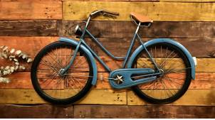 Bicicleta de pared grande en metal acabado azul envejecido, ambiente vintage, 102cm