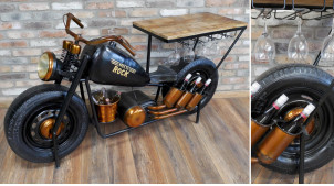 Mueble bar versión moto desviada en acabado negro y cobre, barras para vasos, botelleros y cubitera, tapa de madera, 180cm