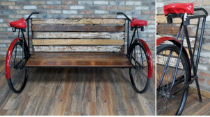 Gran banco de madera y ruedas de bicicleta desviadas, original ambiente de ciudad, acabado efecto oxidado envejecido, 180cm