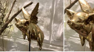 Escultura de cerdo alado sobre peana, en resina y metal acabado oro viejo, 21cm