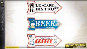 Tres signos indicativos vintage en barra de metal cerveza y café