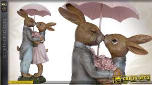 Estatuilla pareja de conejos enamorados