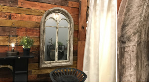 Espejo ventana de madera antigua con frontón en arcada 94 cm