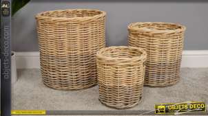 Conjunto de 3 cestas de ratán de formas redondas con colores naturales de estilo rústico.