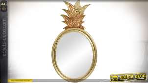 Espejo de metal ovalado con adornos de piña con un acabado dorado de 76 cm