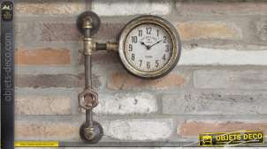 Reloj de pared de metal con nanómetro antiguo, efecto de oro viejo de estilo industrial