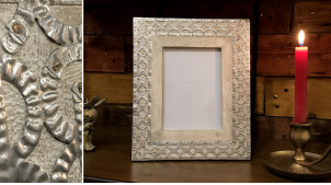 Marco de fotos en madera de mango con relieve en aluminio efecto cepillado, acabado blanqueado, fotos 13x18cm